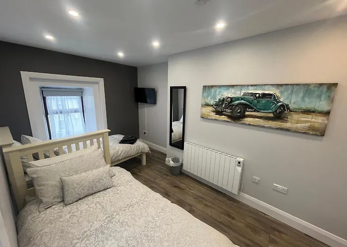 Corner House Apartment *